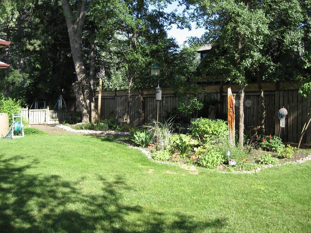 Twin Pines Bed And Breakfast Peterborough Exteriör bild