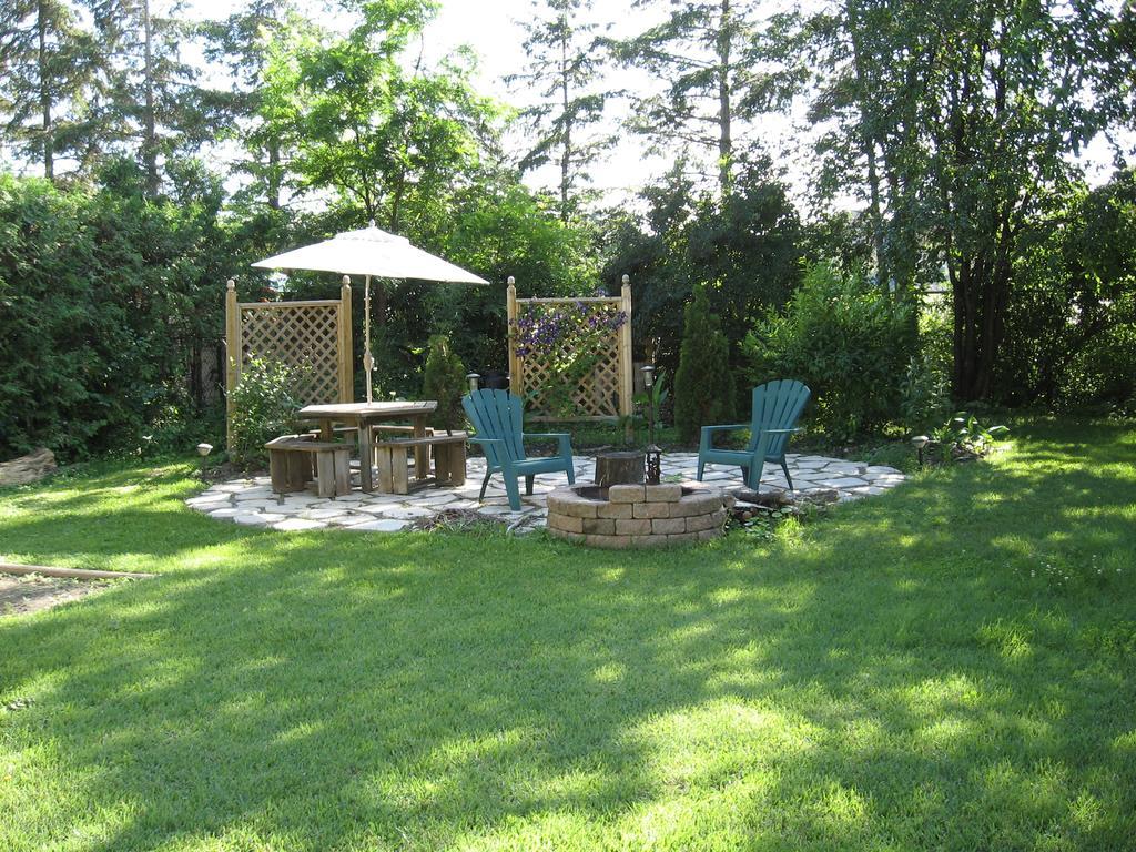 Twin Pines Bed And Breakfast Peterborough Exteriör bild