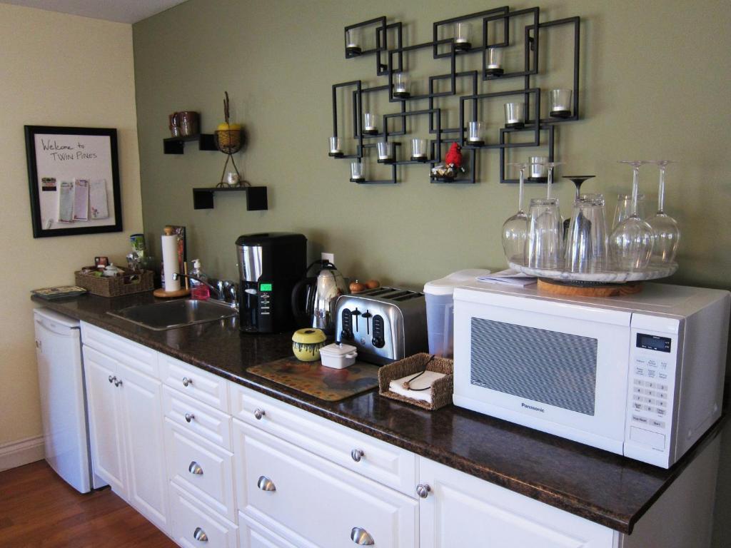 Twin Pines Bed And Breakfast Peterborough Exteriör bild