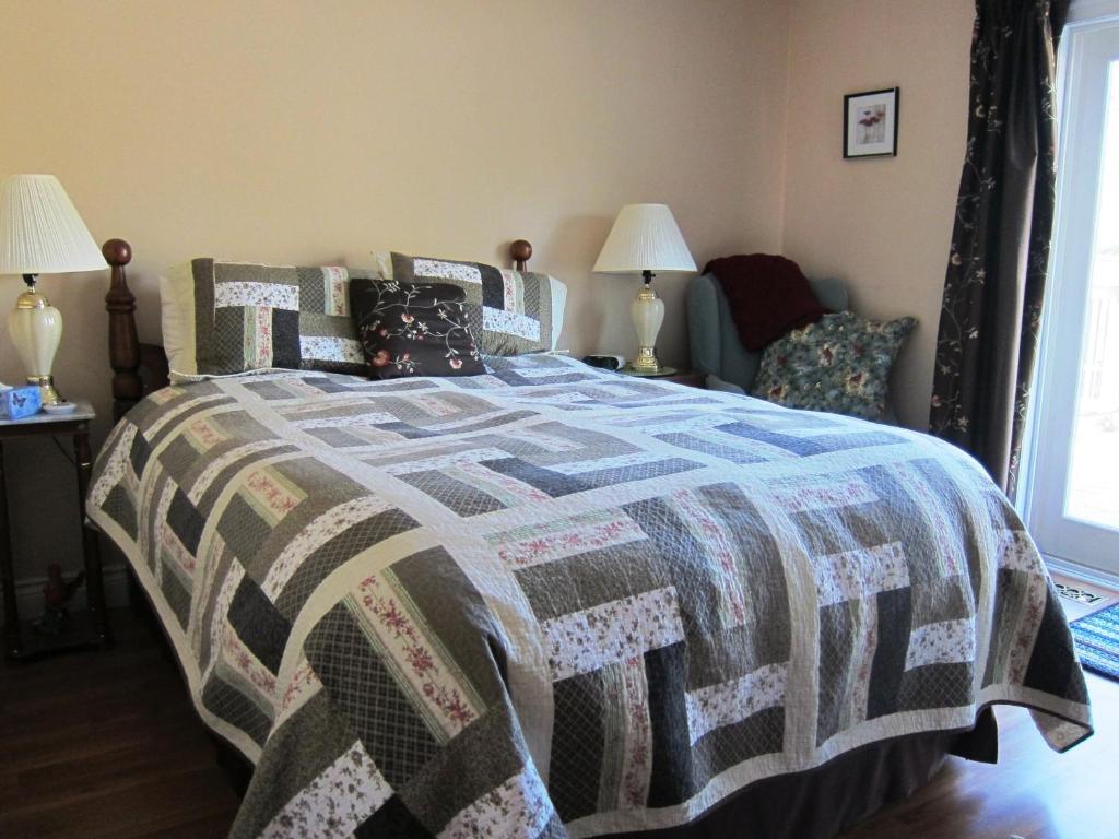 Twin Pines Bed And Breakfast Peterborough Exteriör bild