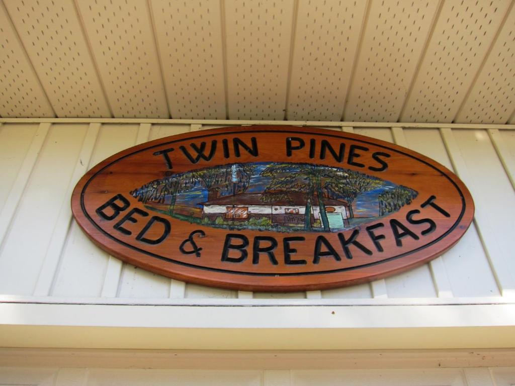 Twin Pines Bed And Breakfast Peterborough Exteriör bild