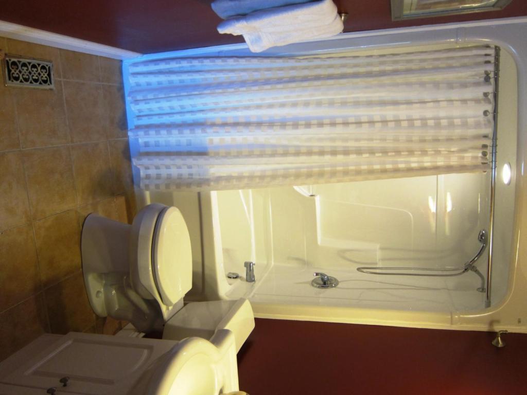 Twin Pines Bed And Breakfast Peterborough Exteriör bild